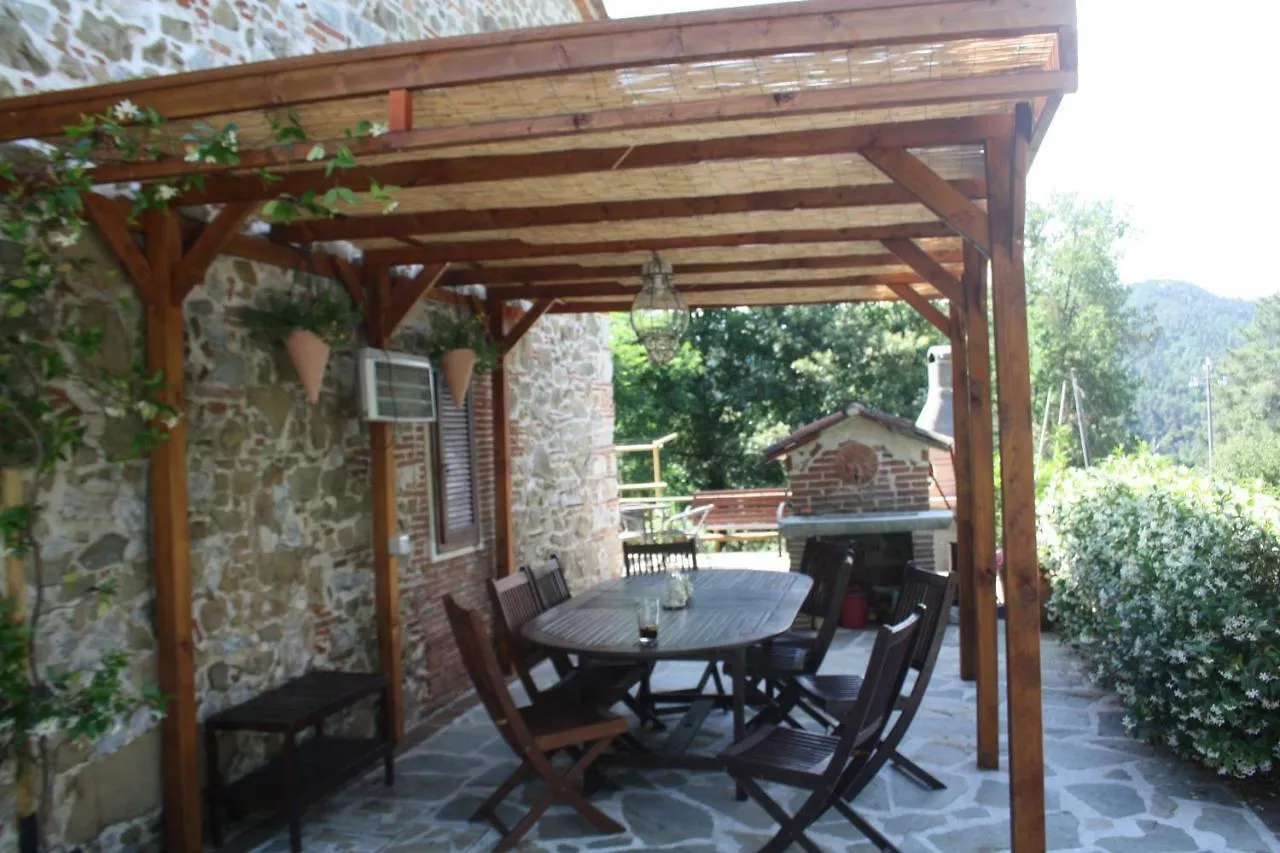 別荘 Valpromaro Casa Del Sole Piu Ristorante Bernardone A Nocchi Di Camaioreヴィラ